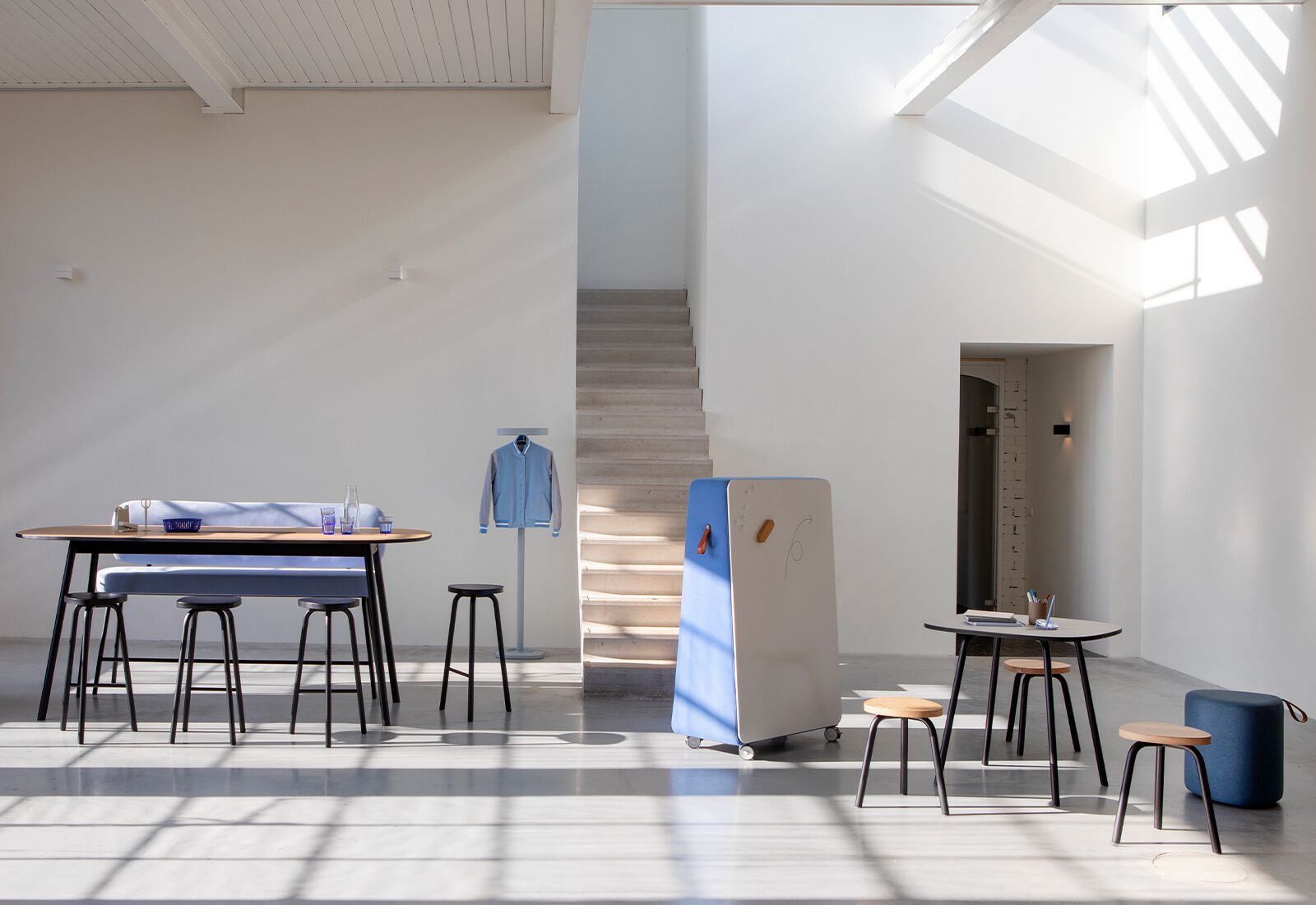 Высокий прямоугольный стол для совещаний из стали и дерева с системой люверсов Cascando Pully ARCH-00000378 - Вид №2