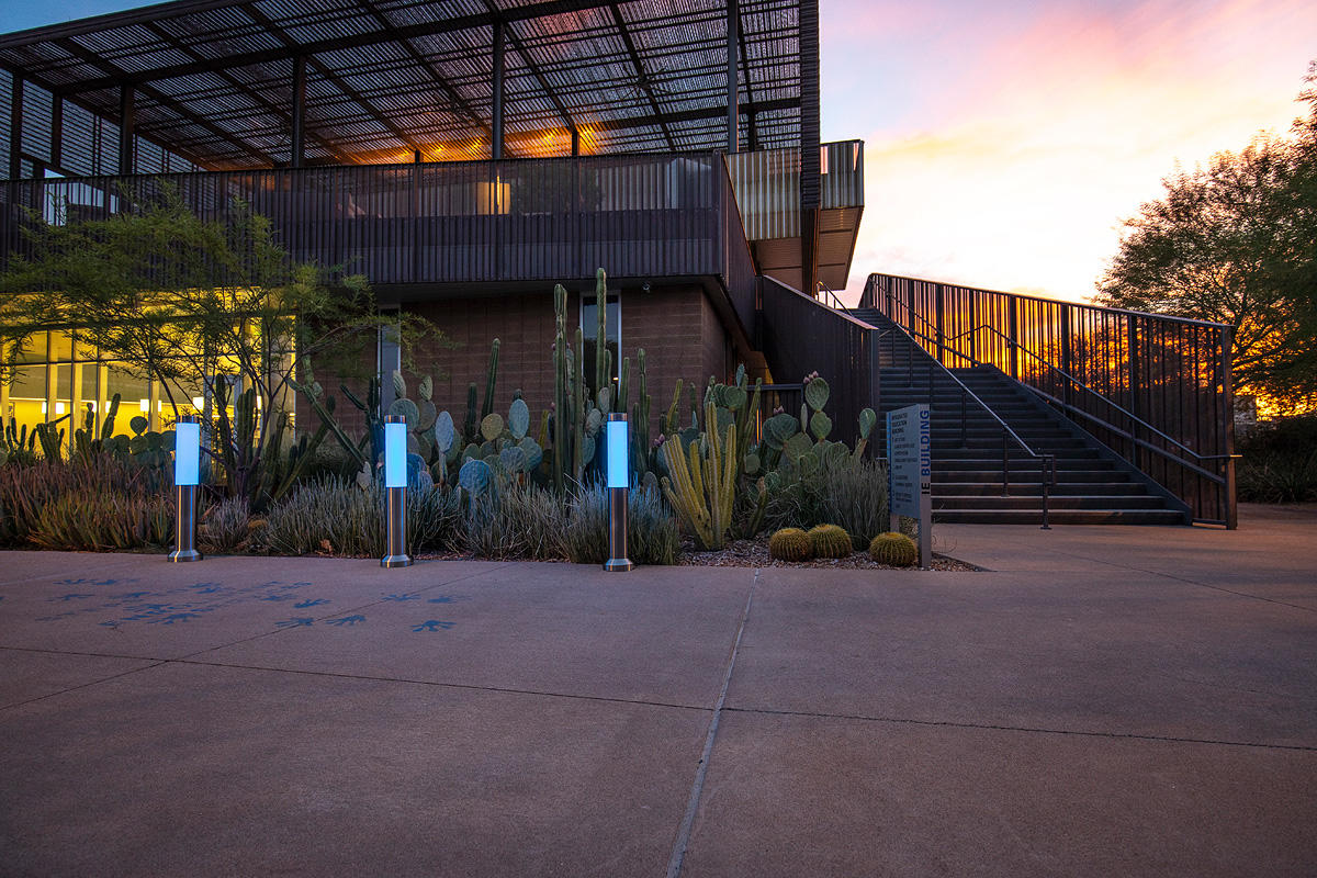 FSRT233 Столбик световой колонны  Forms-surfaces  - Вид №44