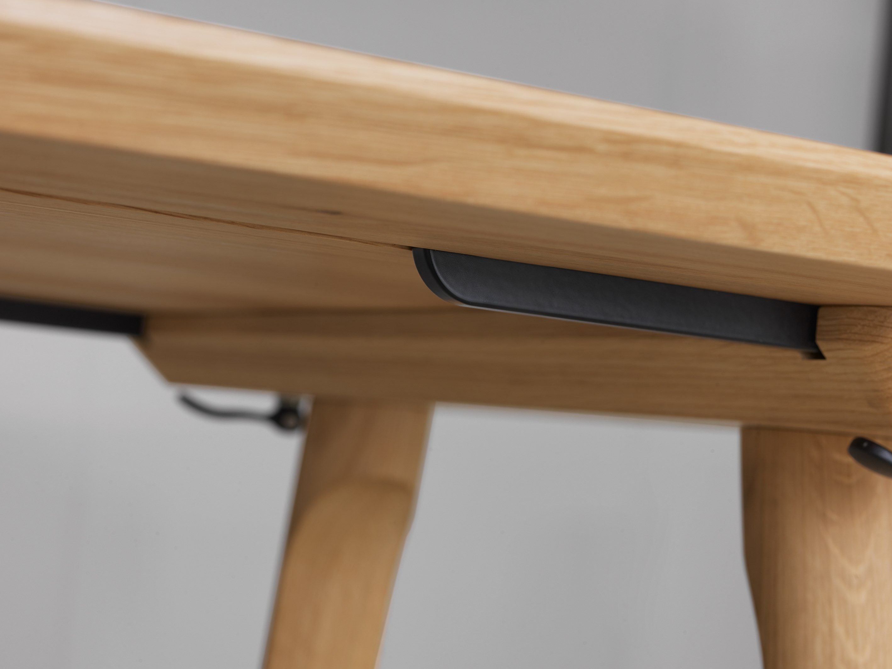 Прямоугольный выдвижной стол из массива дерева ZEITRAUM ARCH-00008498 - Вид №3