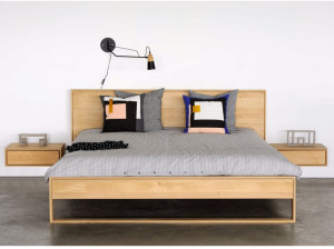 Дубовая двуспальная кровать