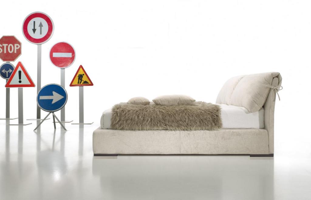 003905 Кровать Moradillo Signals Santreyd 