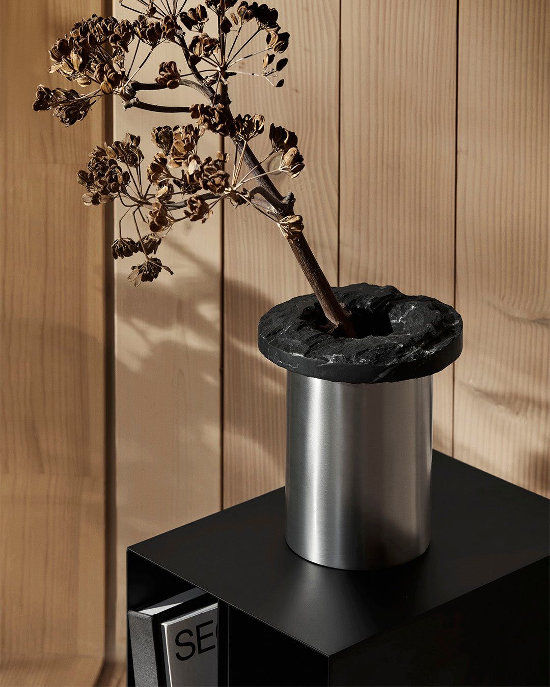 Металлическая ваза Kristina Dam Studio ROCK VASE ARCH-00050231 - Вид №3