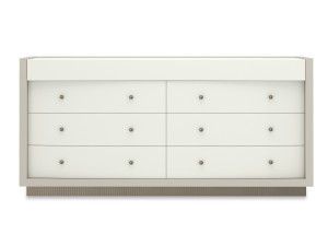 Деревянный комод