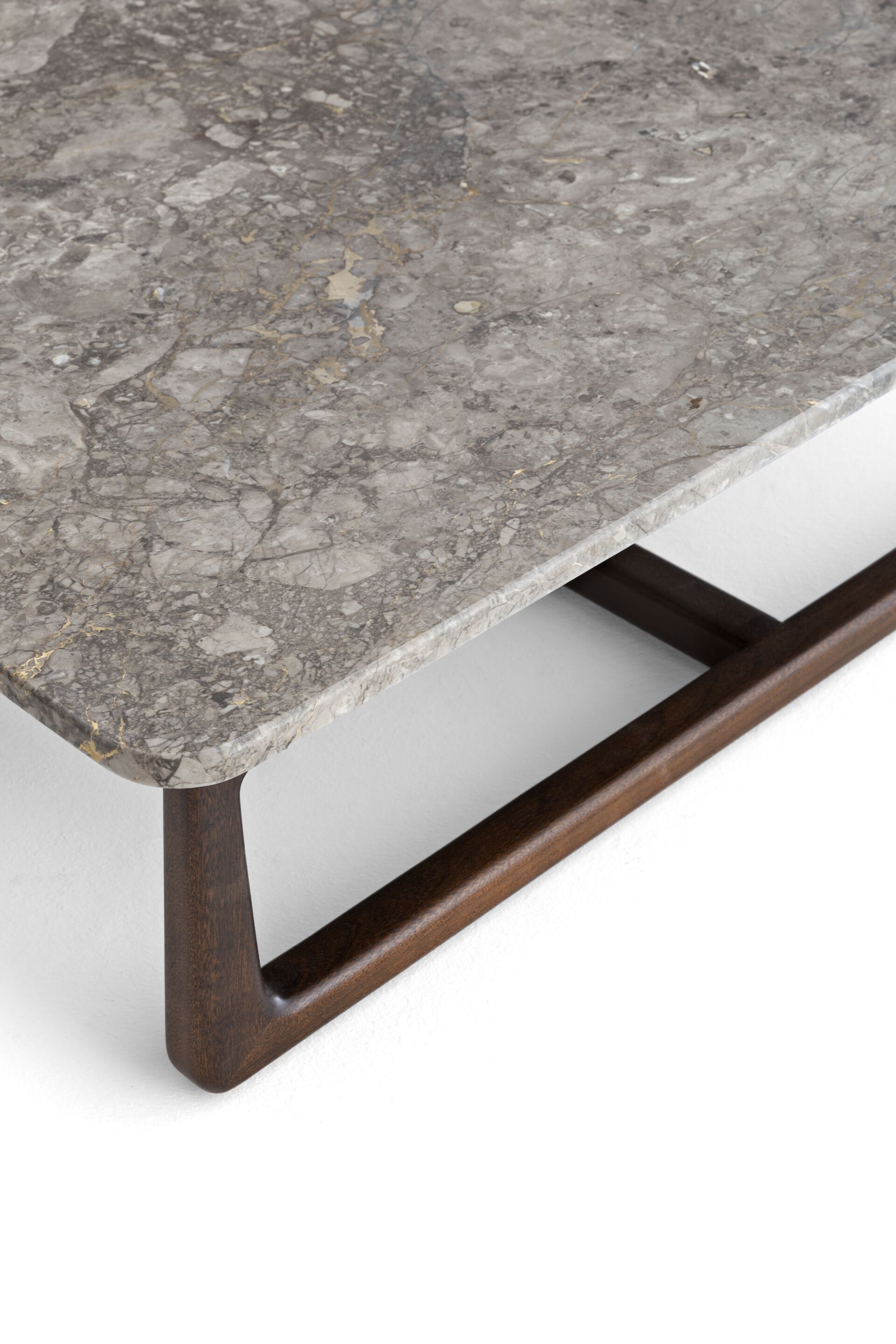 Прямоугольный журнальный столик из натурального камня Exteta Loro Piana Interiors, Стулья Delight от Exteta ARCH-00066377 - Вид №1