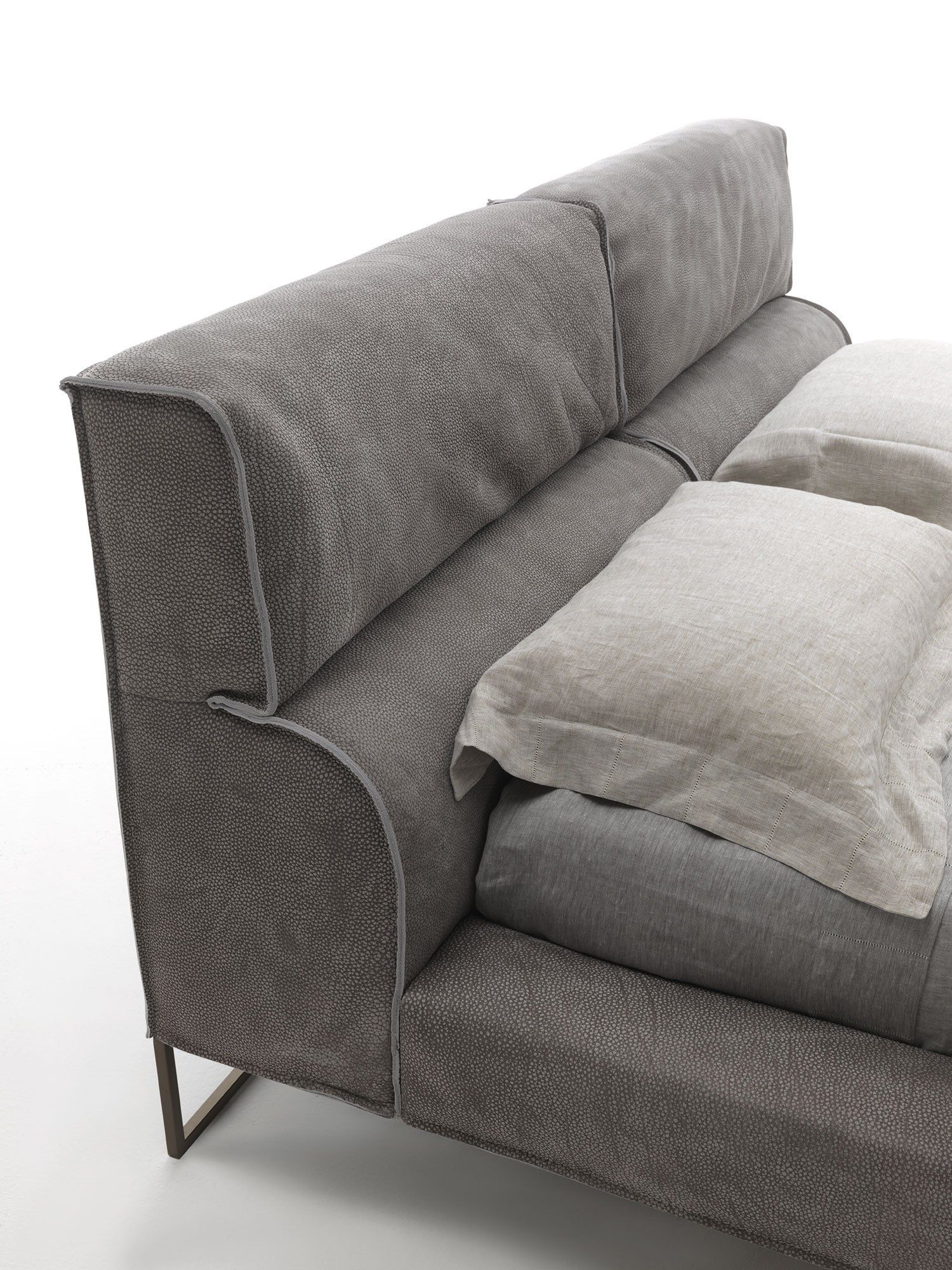 Тканевая кровать с мягким изголовьем Frigerio облако ARCH-00147350 - Вид №3