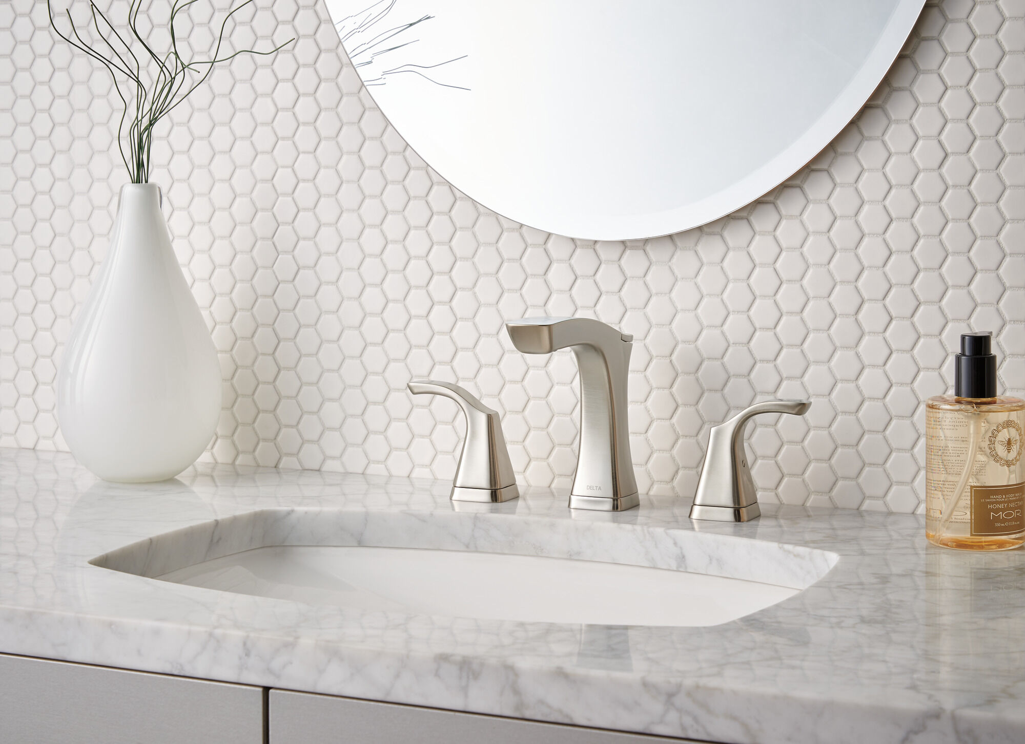 Смеситель для ванной комнаты с двумя ручками - металлический всплывающий Delta Faucet Tesla 3552-SSMPU-DST - Вид №4