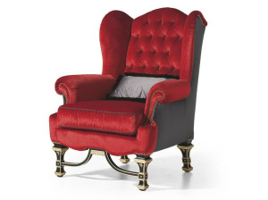 Тканевое кресло с подлокотниками