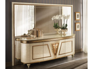 Настенное деревянное зеркало с рамкой