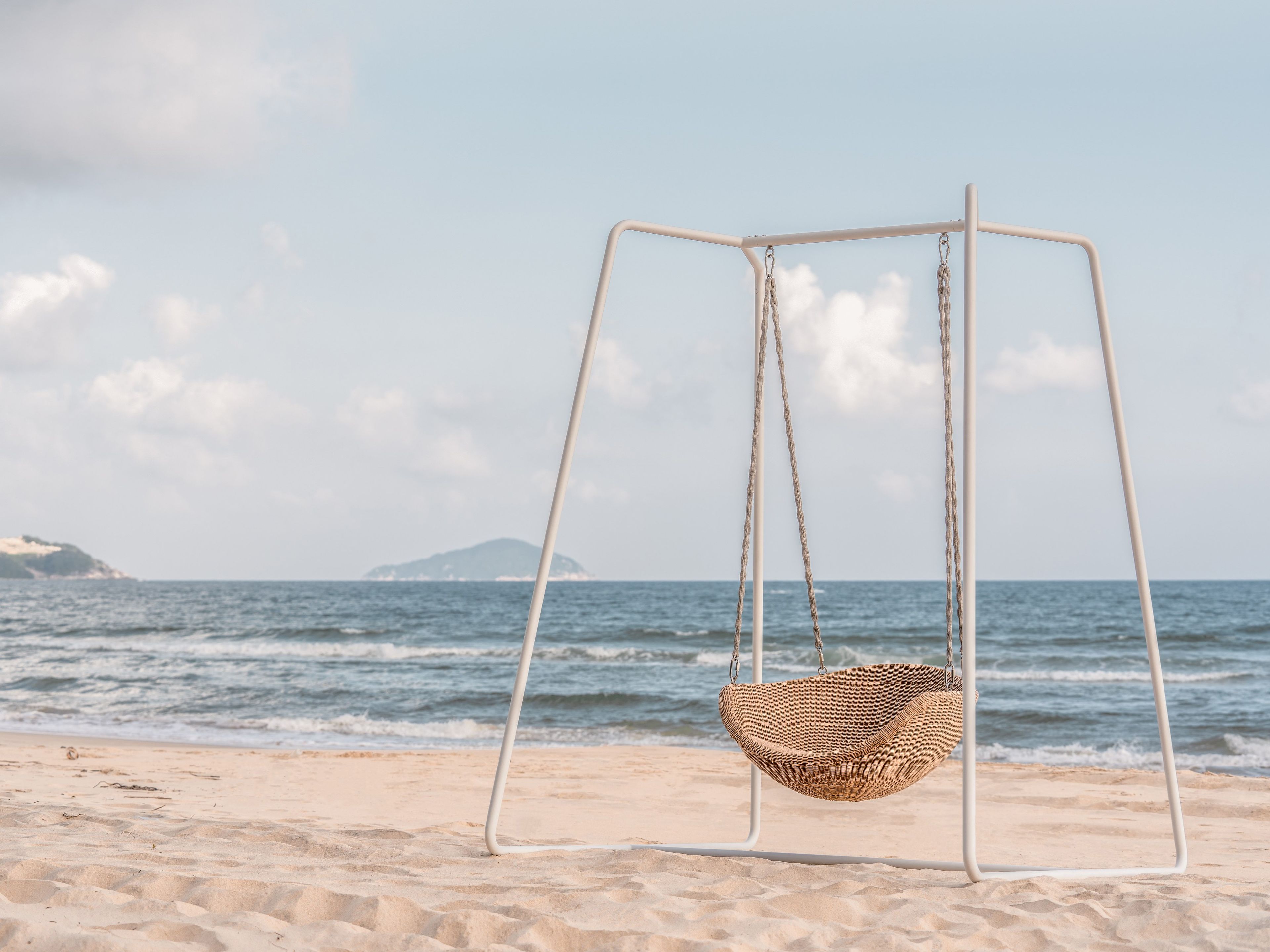 Качалка с металлическим каркасом и плетеным сиденьем VINEKO Mars ARCH-00123676 - Вид №1