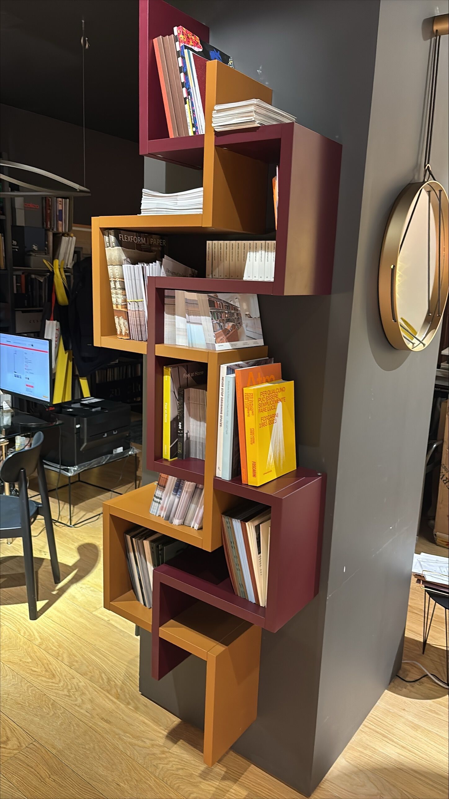 Книжный шкаф / деревянный шкаф In Stock озеро ARCH-00045389