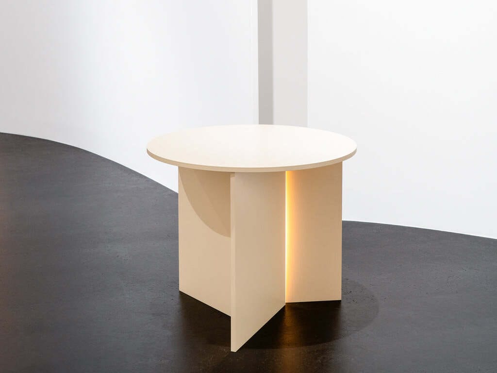 Деревянный круглый низкий журнальный столик Serax Furniture by Ann Demeulemeester ARCH-00022979 - Вид №4