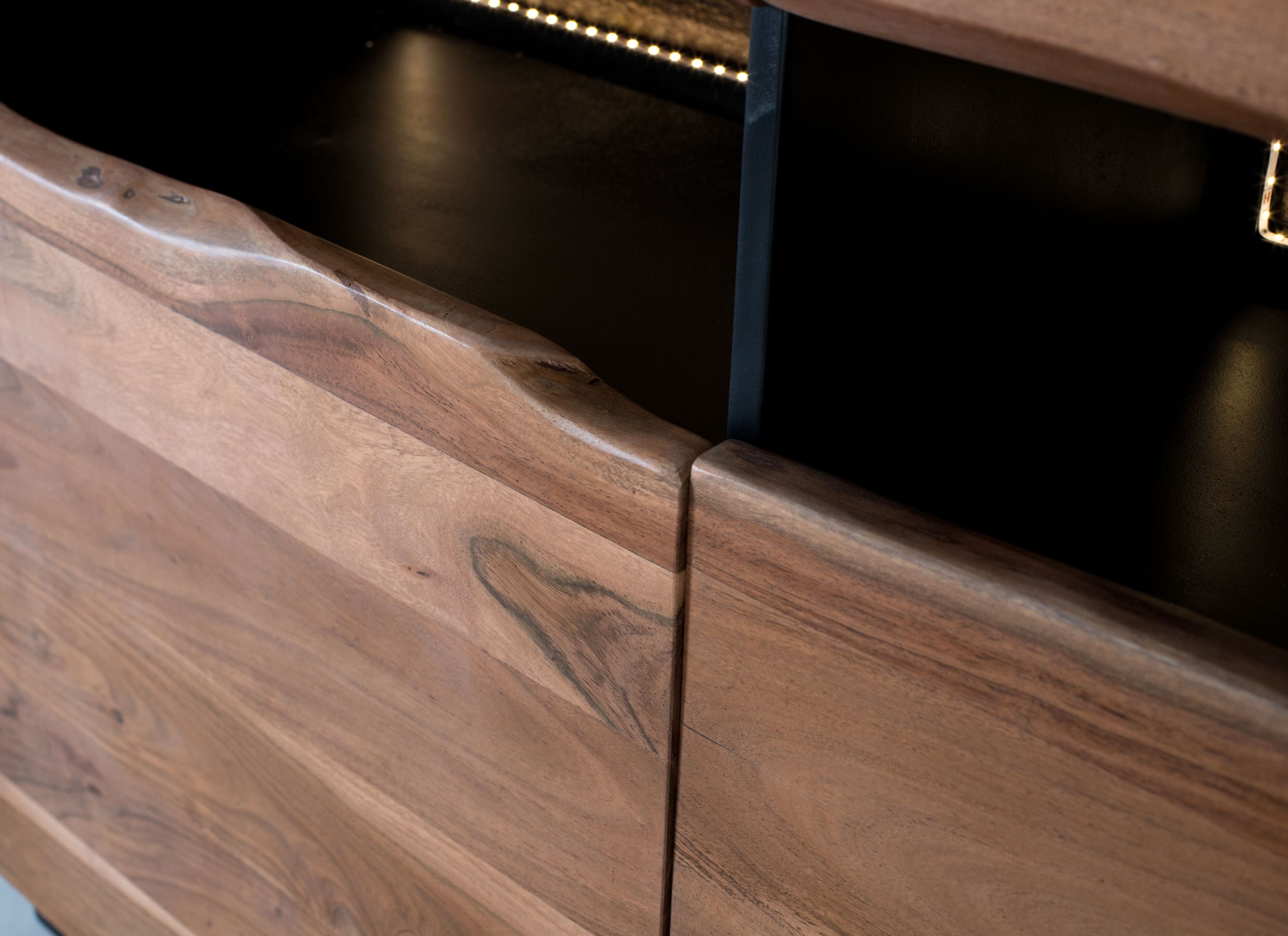 Шкаф из акации с выдвижными ящиками и распашными дверцами Giner y Colomer Imphal ARCH-00057411 - Вид №4