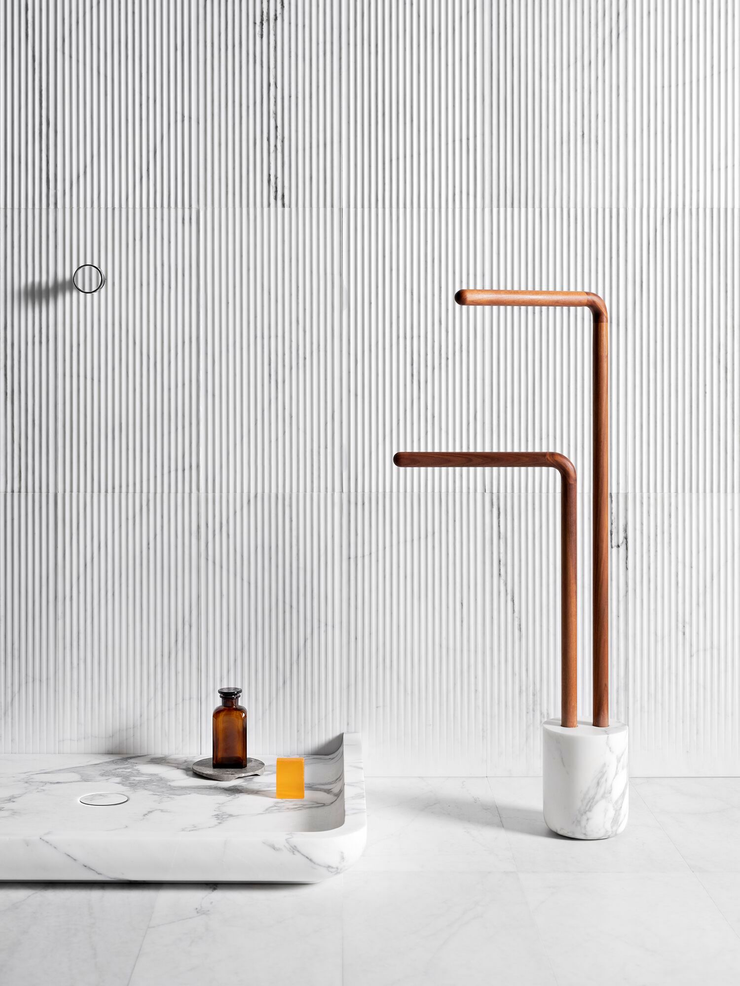 Деревянный держатель для полотенец с мраморным основанием LUCE DI CARRARA Monolithos ARCH-00086784 - Вид №1