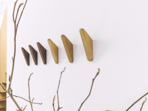 Настенная вешалка из массива дерева