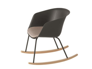 Кресло-качалка из полипропилена с мягким сиденьем