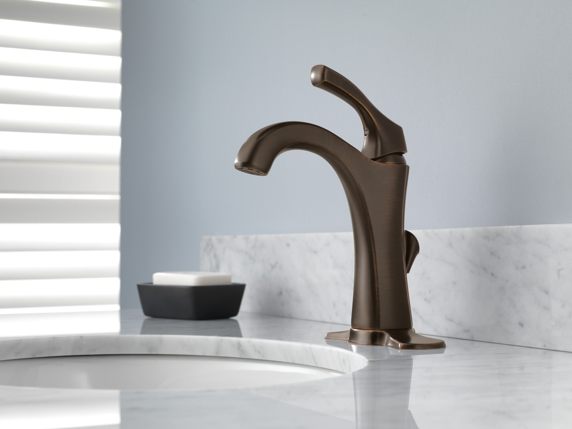 592-RB-DST Смеситель для ванной с одной ручкой Delta Faucet Addison Венецианская бронза  - Вид №2