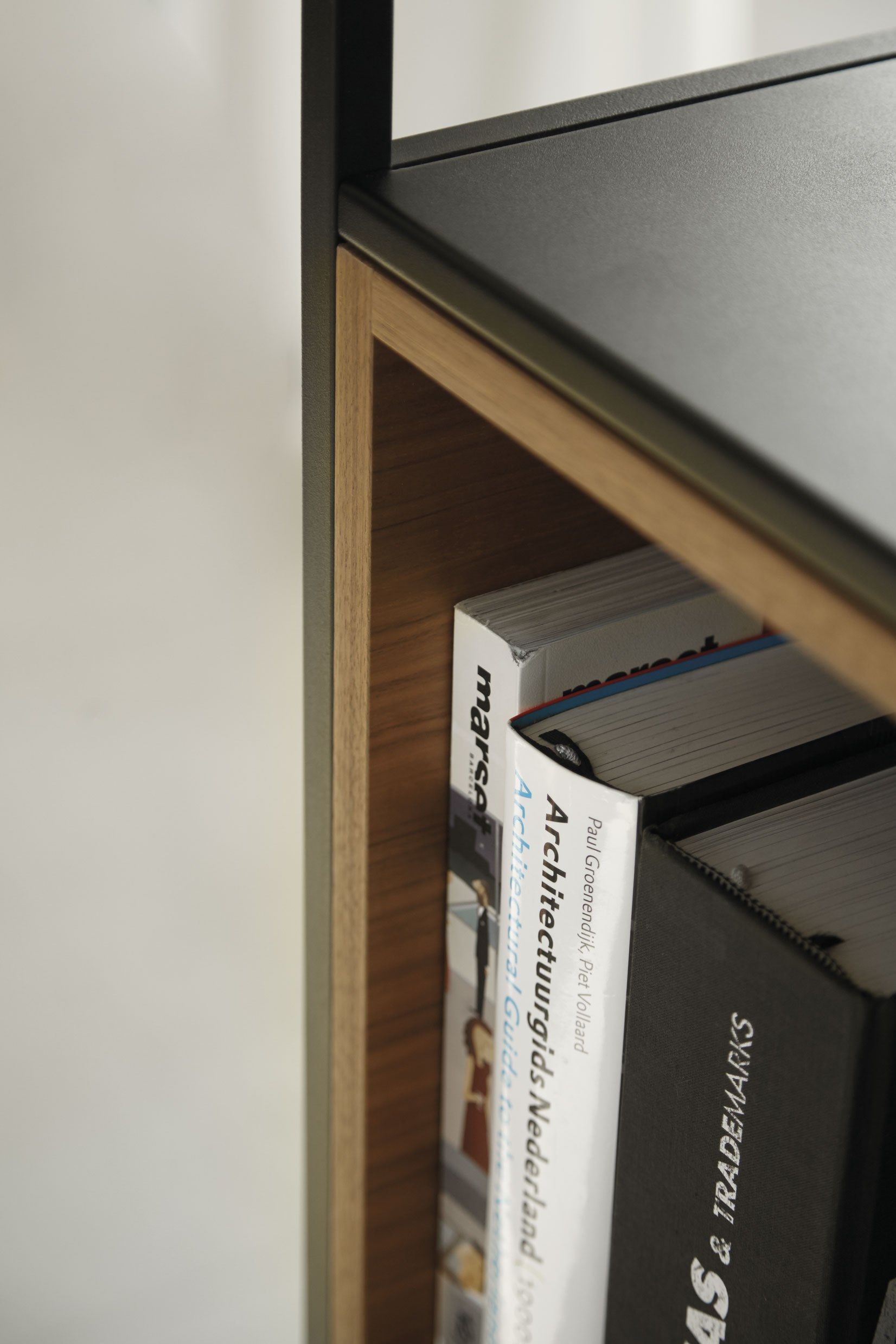 Деревянный книжный шкаф на колесах Punt Literatura ARCH-00034358 - Вид №34