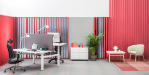 Множественный рабочий стол с звукопоглощающими перегородками