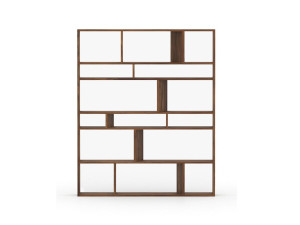 Самонесущий книжный шкаф из массива дерева