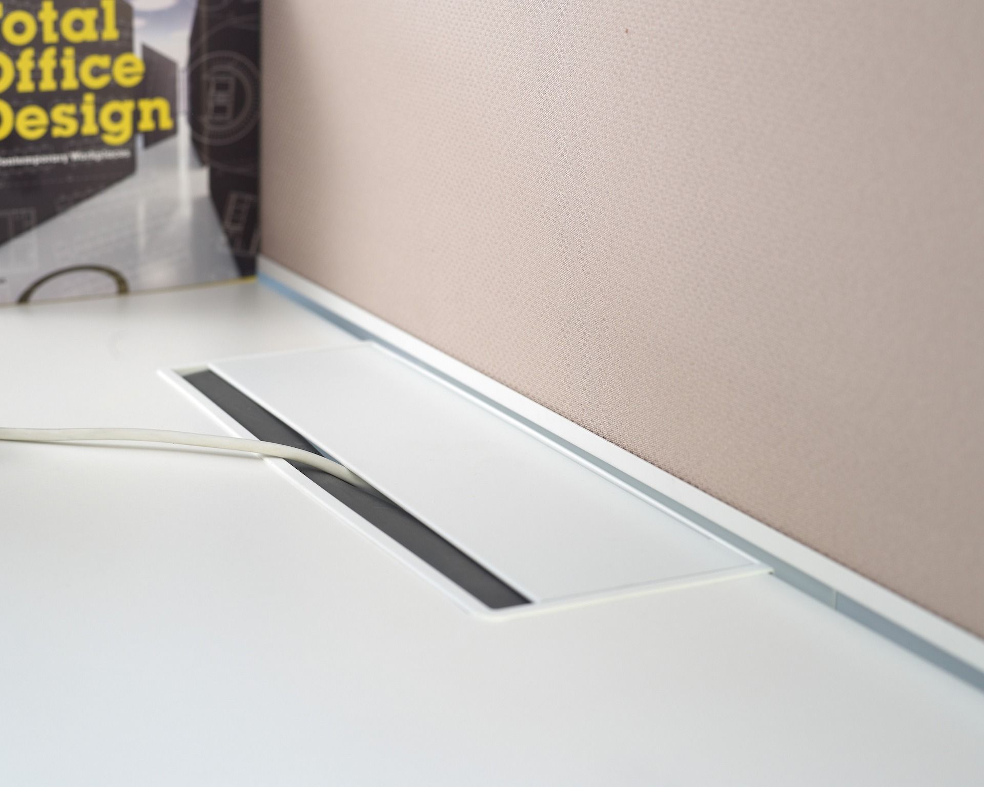 Стол с регулируемой высотой и звукопоглощающими перегородками Herman Miller макет студии ARCH-00126839 - Вид №60