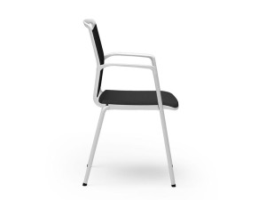 Пластиковый штабелируемый стул для конференций с подлокотниками