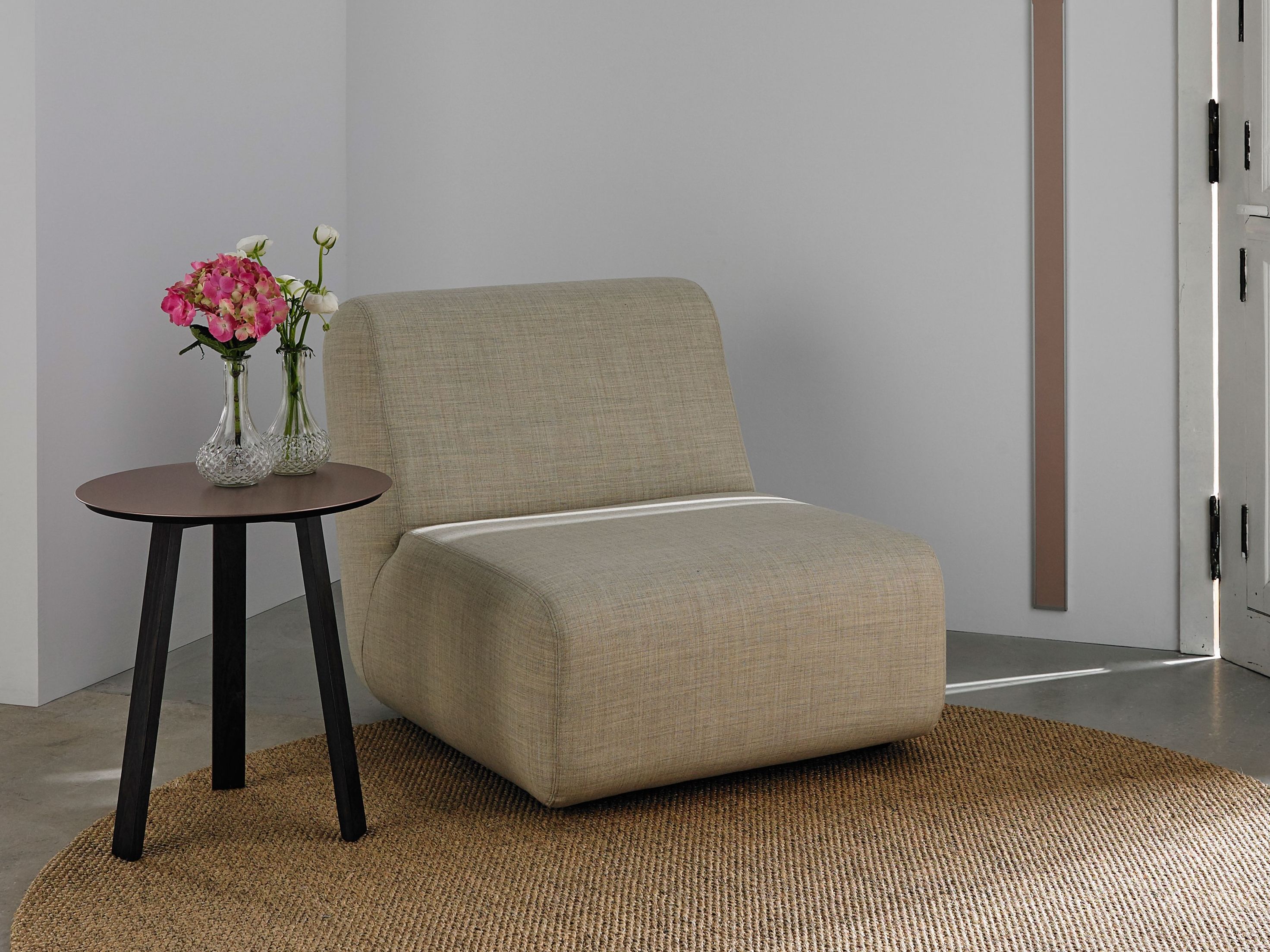 Тканевое кресло Punt Джин ARCH-00130684