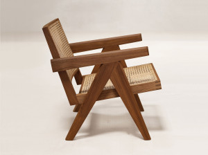 Кресло из тикового дерева с подлокотниками