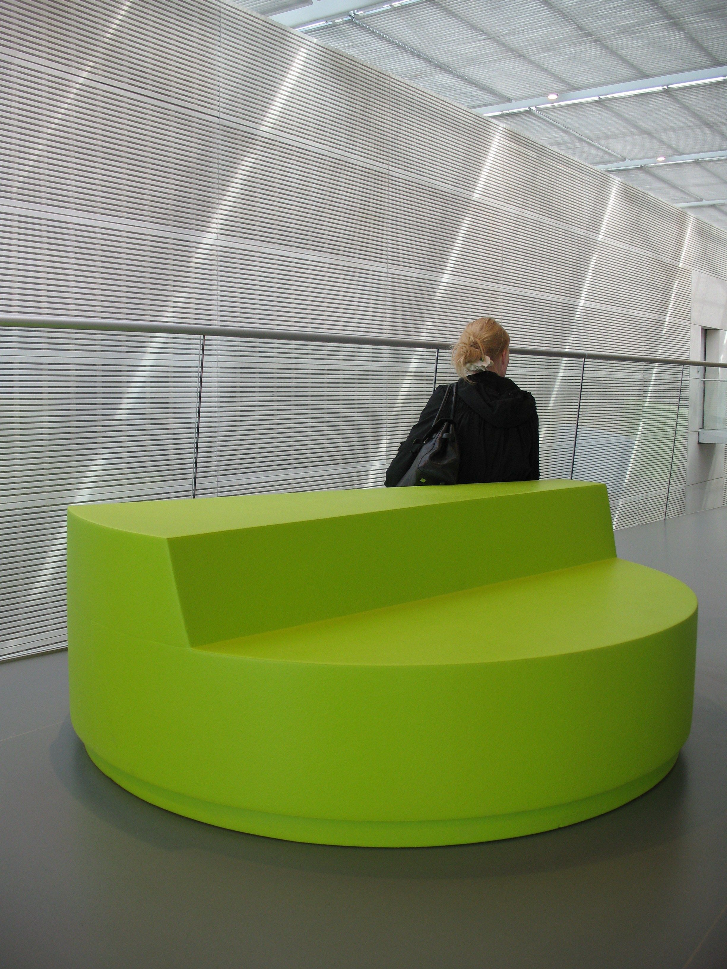 Изогнутая скамья из пены QM для контракта Quinze & Milan Круглая ARCH-00013798 - Вид №1