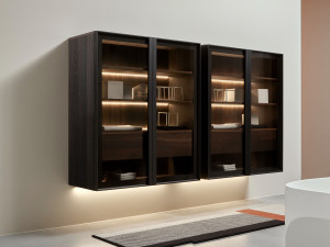 Деревянная подвесная витрина