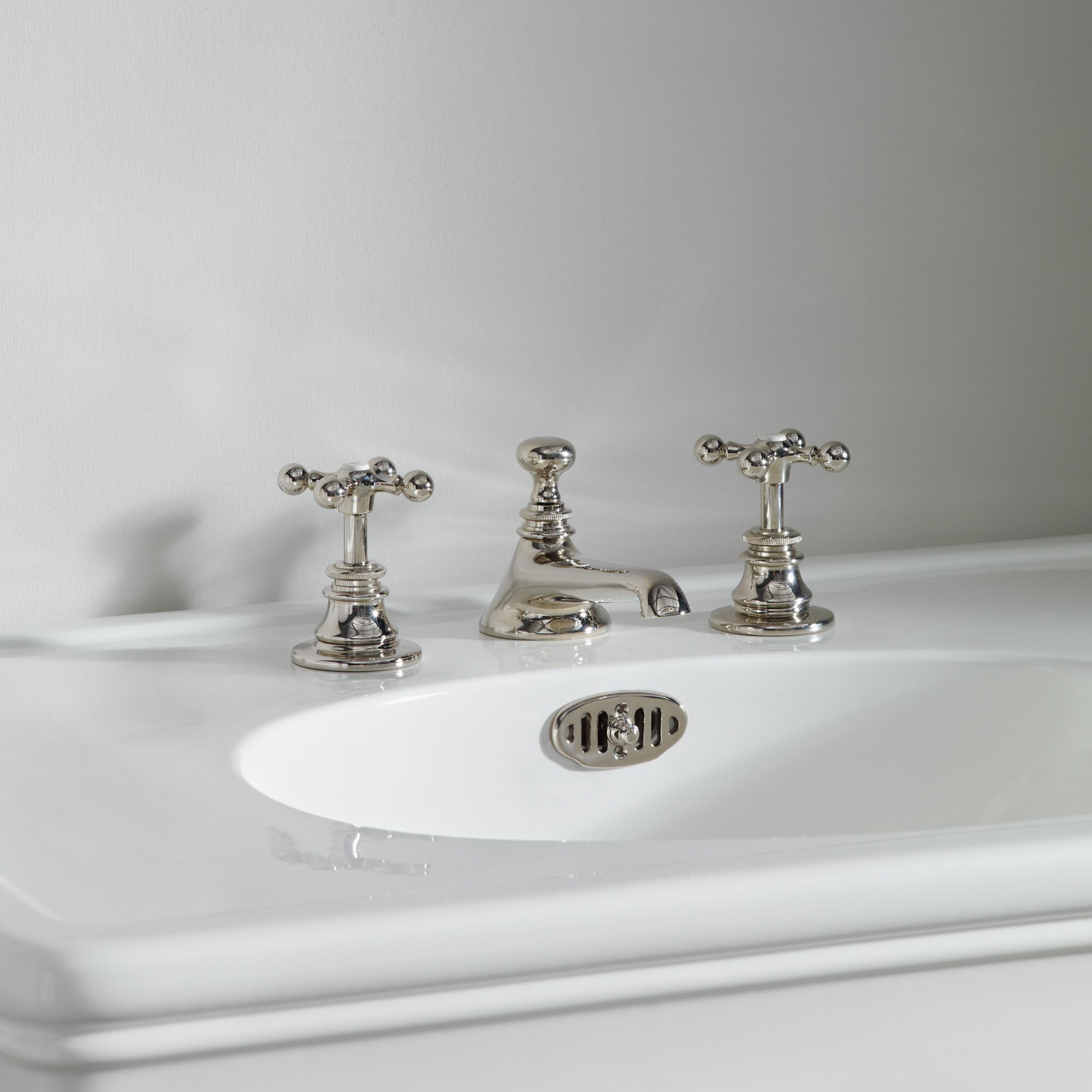 5-02-021 Смеситель для раковины на 3 отверстия для настила Soho Soho The water monopoly