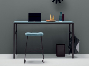 Высокий прямоугольный стол