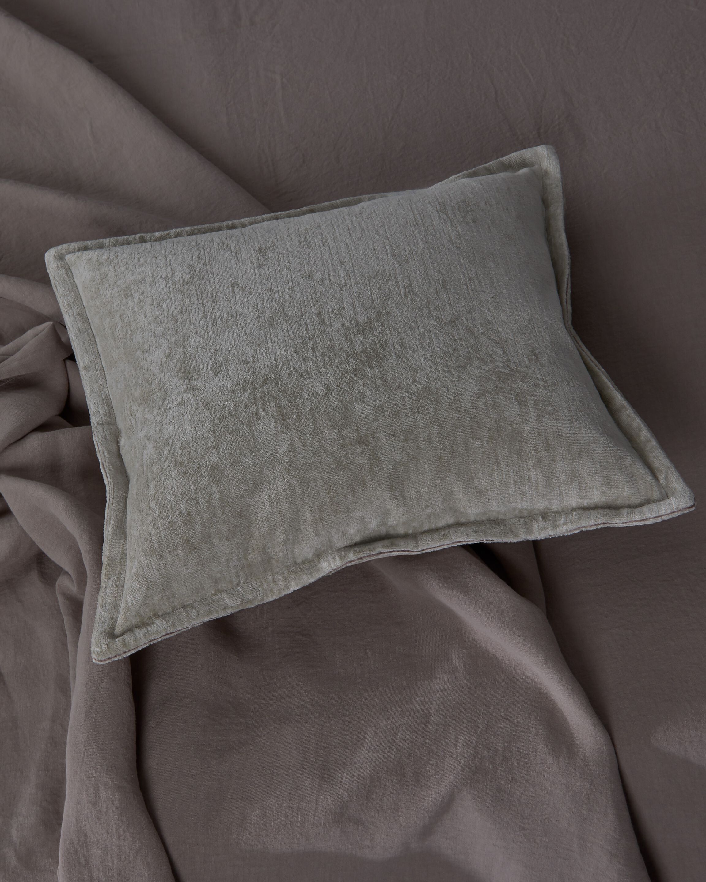 Квадратная подушка из ткани Society Limonta девиз ARCH-00110729 - Вид №4