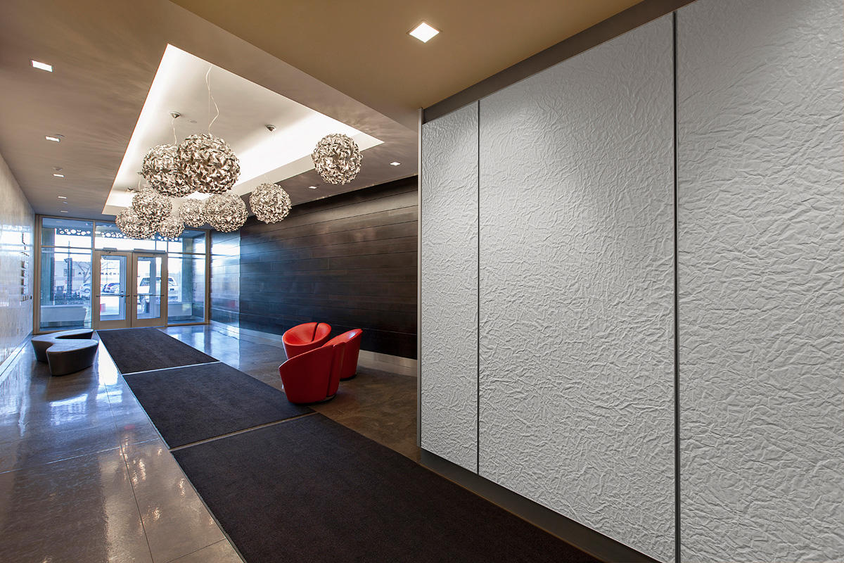 FSRT660 Система облицовки стен Levele с плавающими панелями из нержавеющей стали с отделкой из каймового камня в Кэссиди Терли, Сан-Хосе, Калифорния Forms-surfaces  - Вид №9