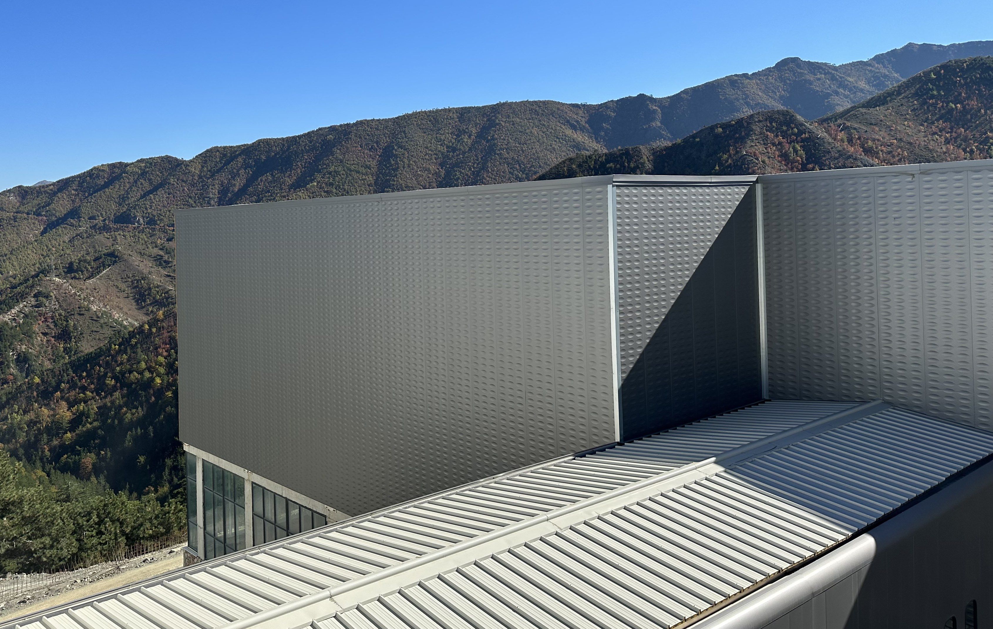 Изолированная металлическая панель для фасада ELCOM SYSTEM ТЕРМОПАРЕТЫ® ARCH-00151976 - Вид №10