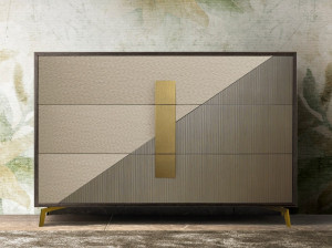 Деревянный комод