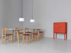 Прямоугольный выдвижной стол из массива дерева