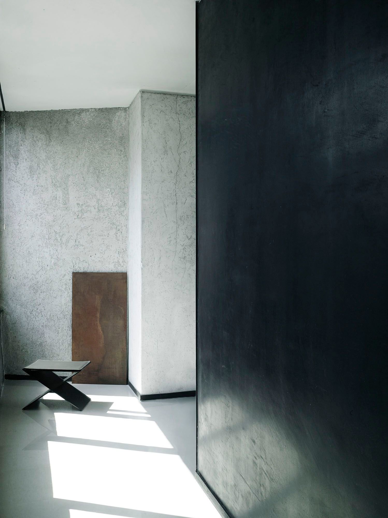 Кожаный низкий стул Living Divani ANIN ARCH-00139351 - Вид №2