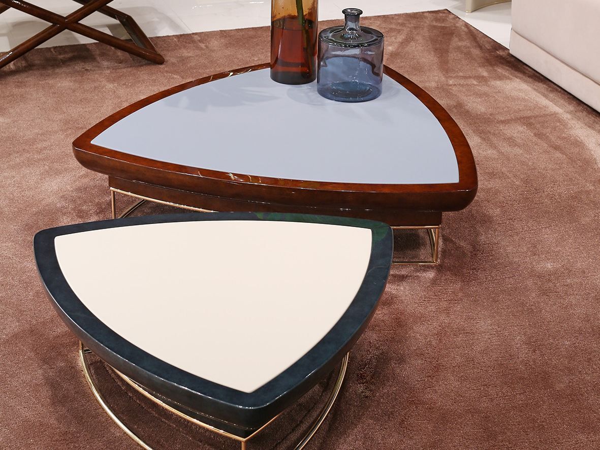 Треугольный низкий журнальный столик Turri ARCH-00131009