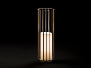 Металлическая настольная лампа