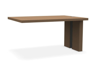 Дубовый стол на полуострове