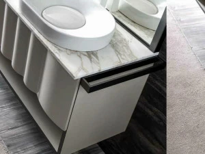 CorteZari Металлическая вешалка для полотенец в современном стиле Zoe gold 122-pa