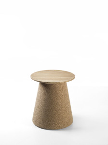 Деревянный низкий стул