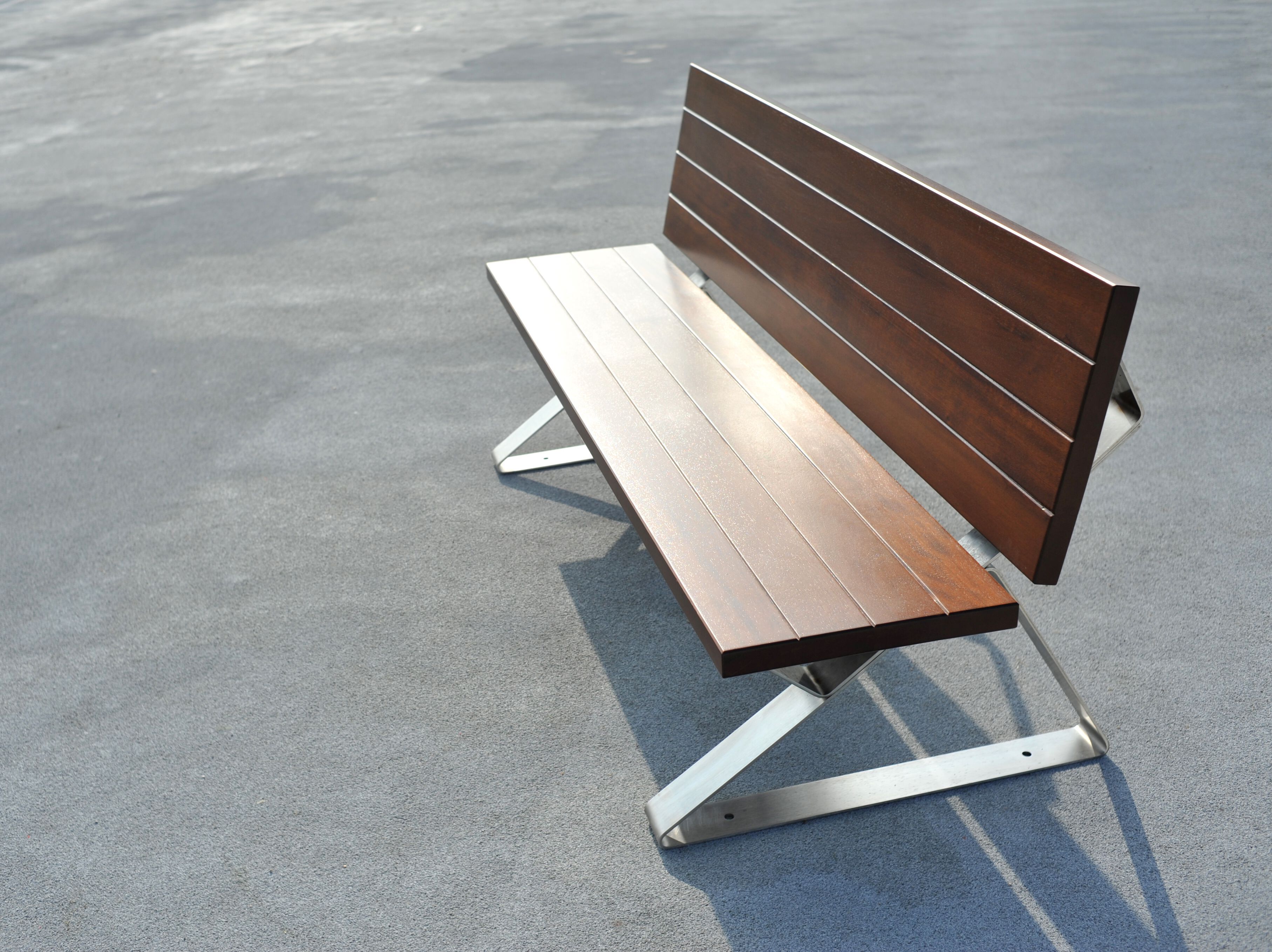 Стальная и деревянная скамья со спинкой Viscio Urban Design TRIA ARCH-00116404