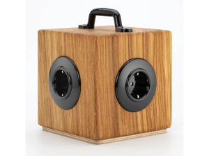 Дубовая электрическая розетка