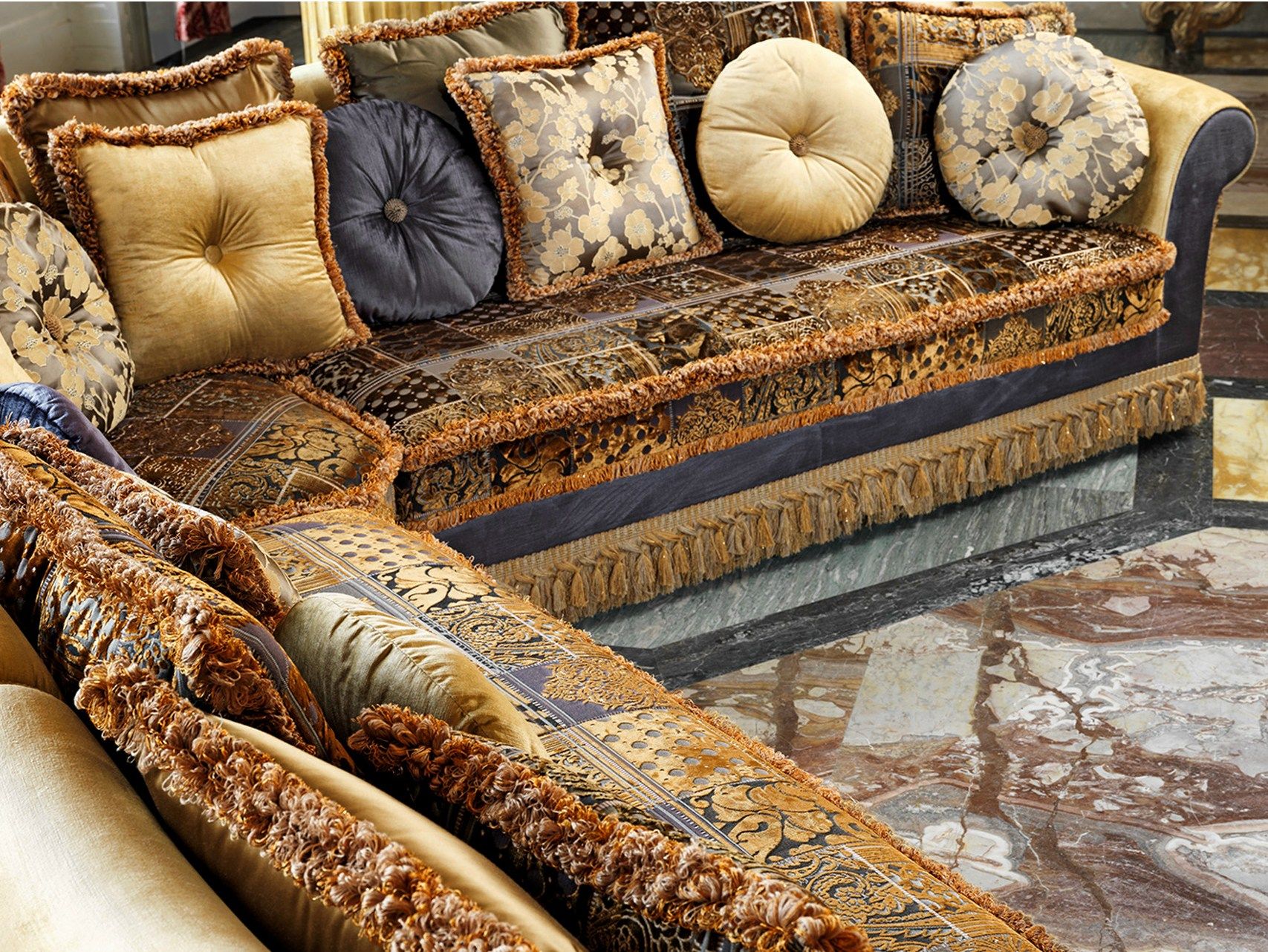 Угловой диван в классическом стиле Domingo Salotti Ludovica ARCH-00011831