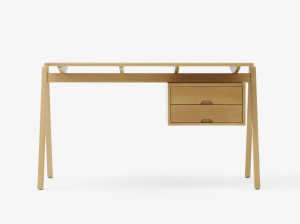 Стол из бука с ящиками