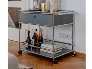 Металлическая тележка для еды