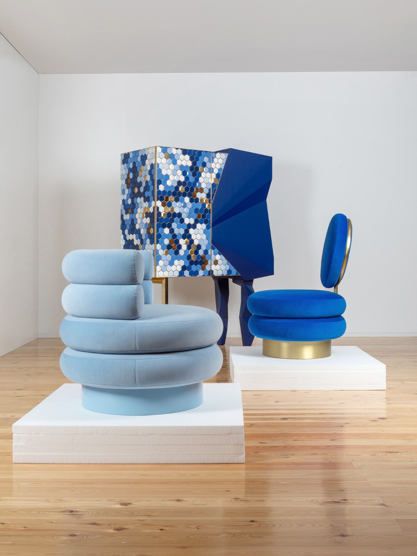 Деревянный шкаф с распашными дверцами ROYAL STRANGER HONEYCOMB ARCH-00035251 - Вид №7