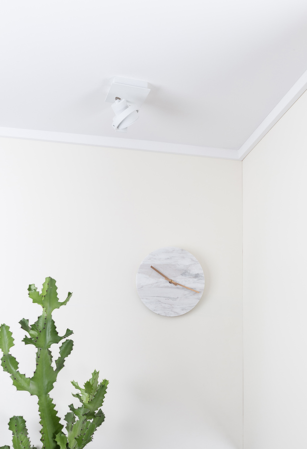 Часы Marble Time белые Zuiver 8500025 - Вид №4