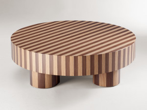 Низкий круглый журнальный столик из дуба и грецкого ореха